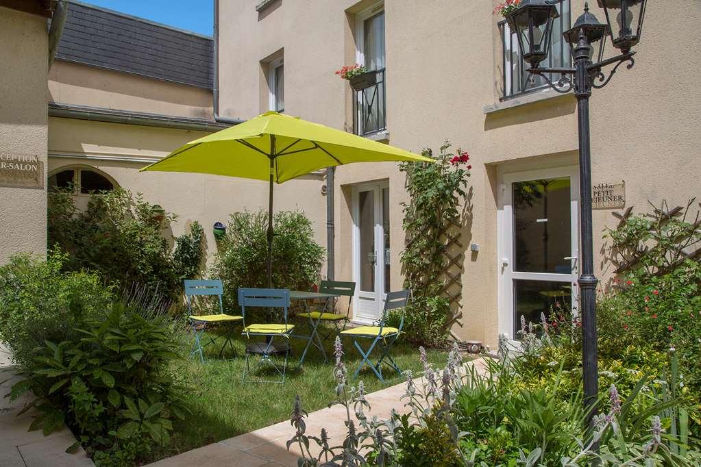 Brit Hotel Le Lion D'Or Chinon Exterior foto