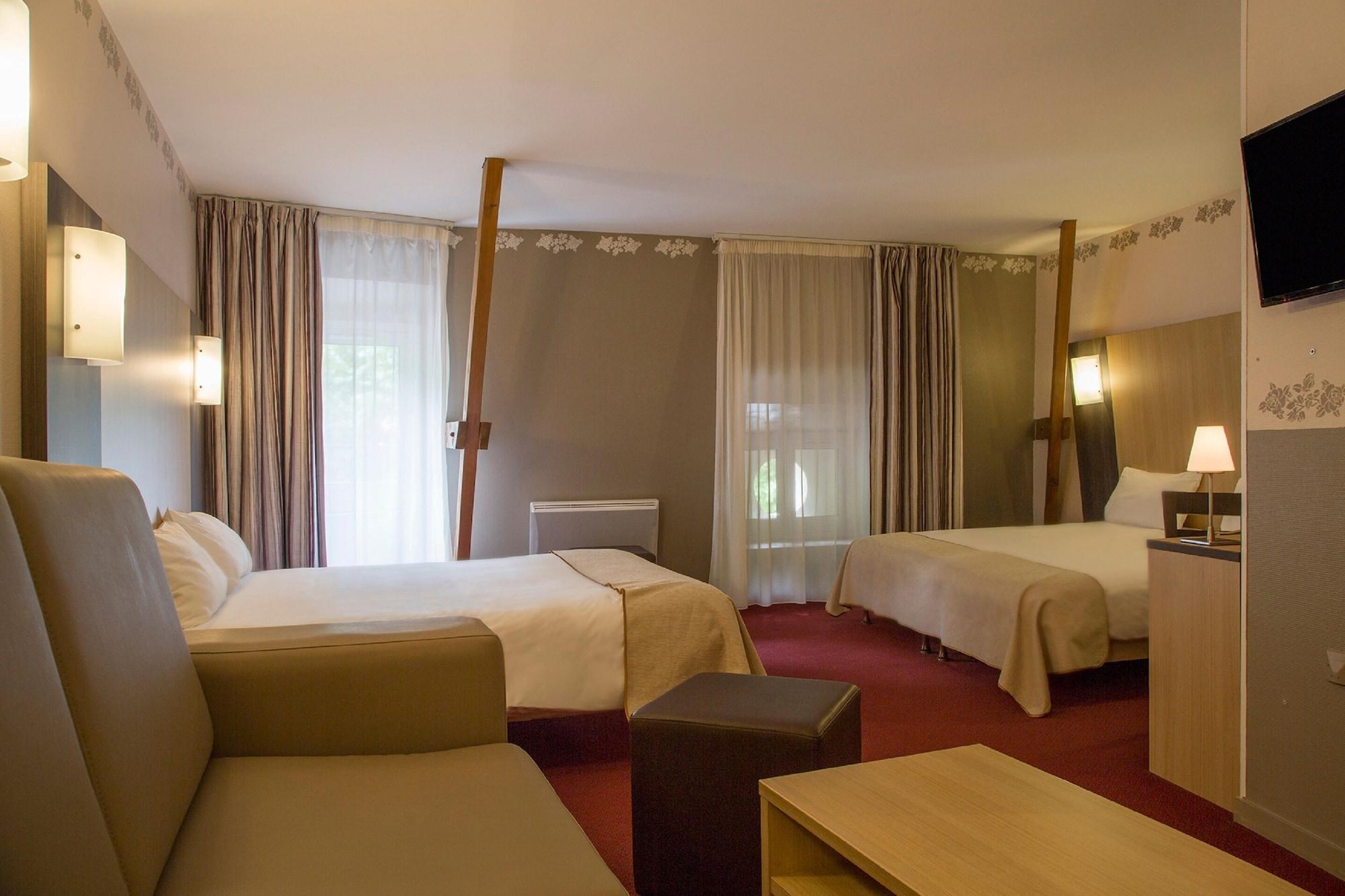 Brit Hotel Le Lion D'Or Chinon Exterior foto