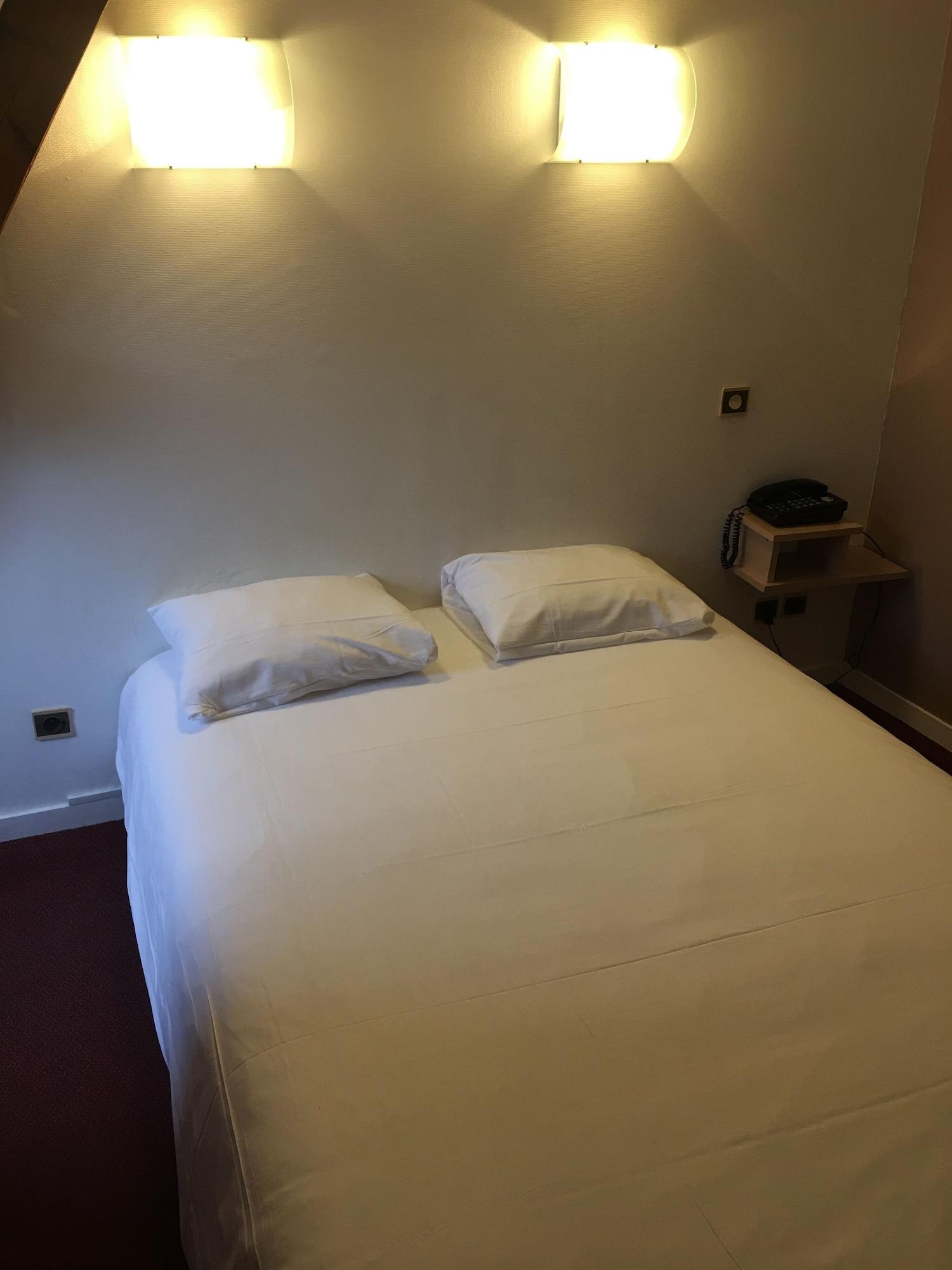 Brit Hotel Le Lion D'Or Chinon Exterior foto