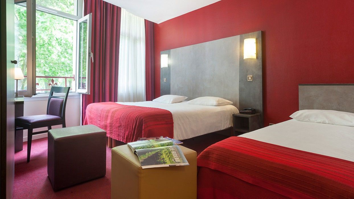 Brit Hotel Le Lion D'Or Chinon Exterior foto