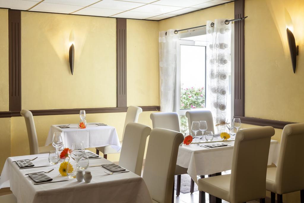 Brit Hotel Le Lion D'Or Chinon Exterior foto